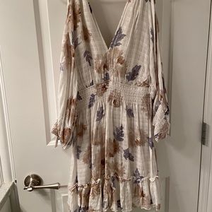 NWT Vici cold shoulder floral dress